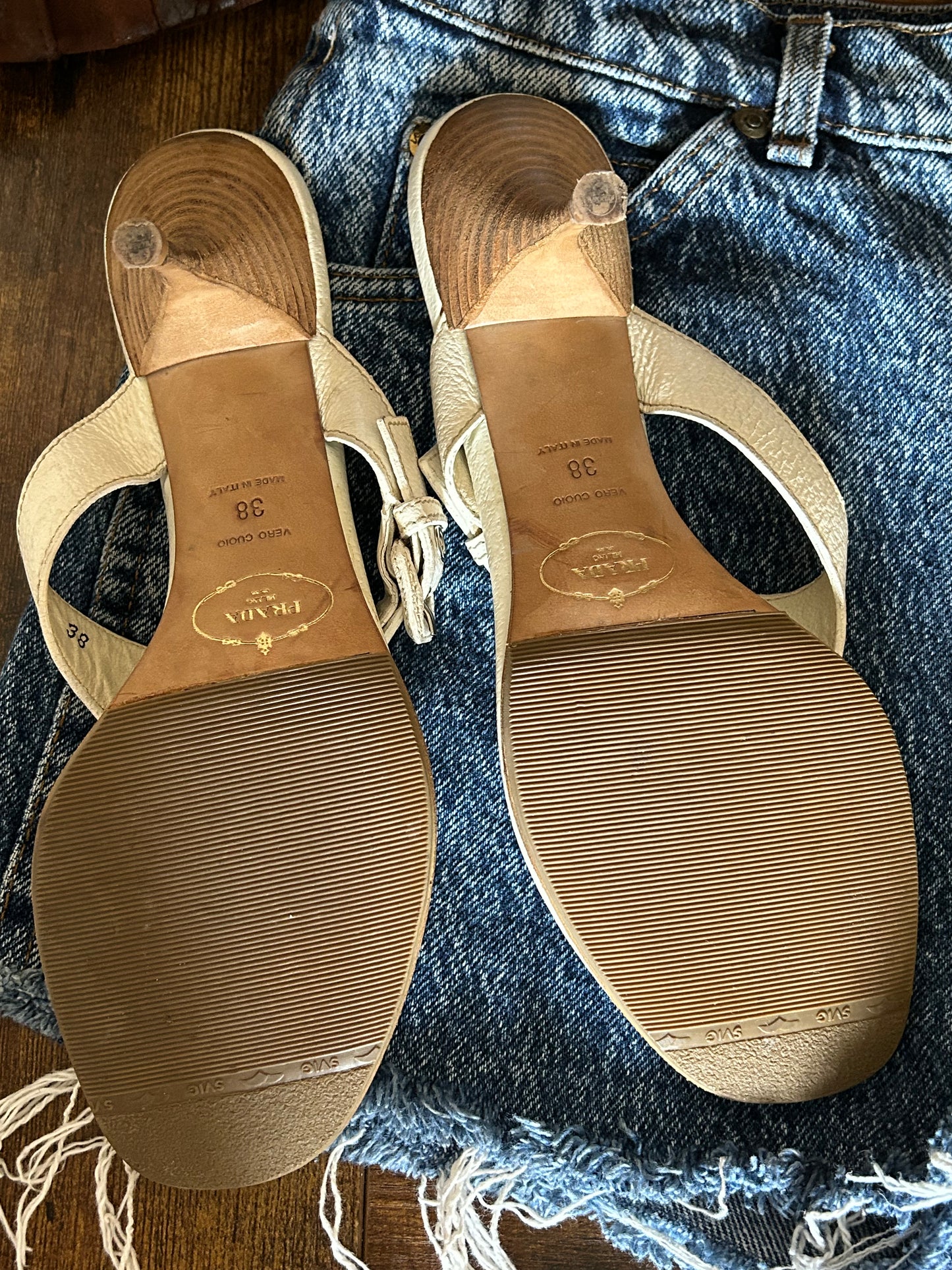 Prada 90s White Thong Kitten Heels – Vintage, Made in Italy