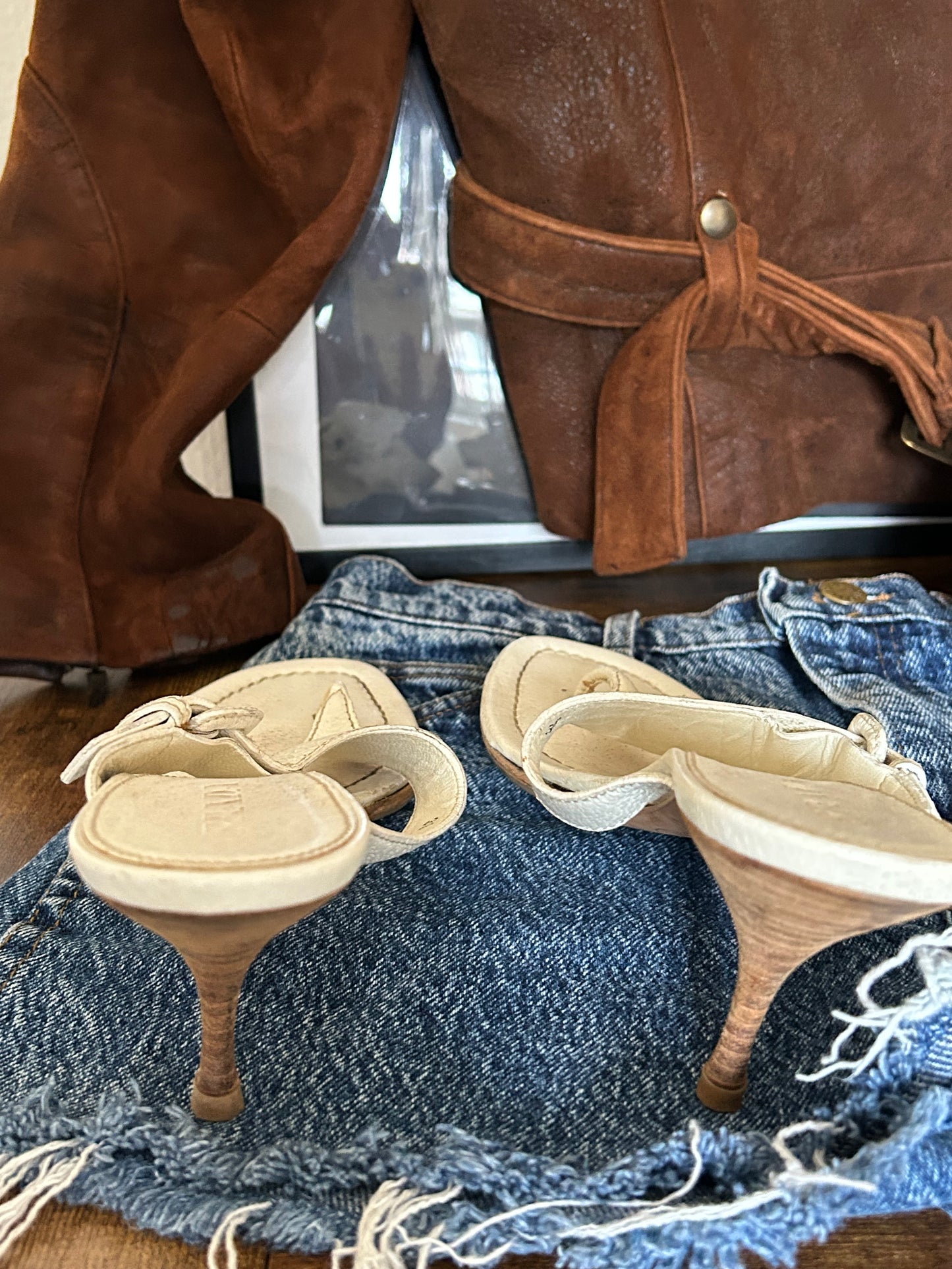 Prada 90s White Thong Kitten Heels – Vintage, Made in Italy