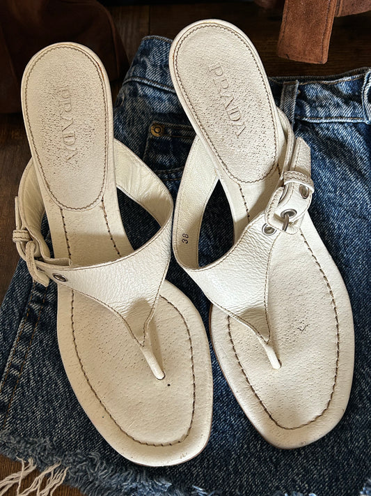 Prada 90s White Thong Kitten Heels – Vintage, Made in Italy