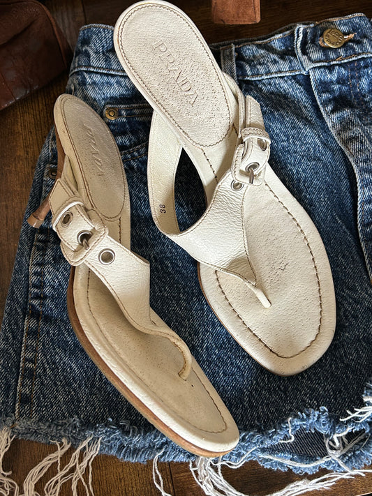 Prada 90s White Thong Kitten Heels – Vintage, Made in Italy